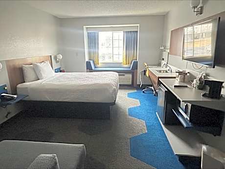 Deluxe Queen Room - Disability Access/Non-Smoking