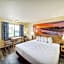 Days Inn by Wyndham Mackinaw City - Lakeview