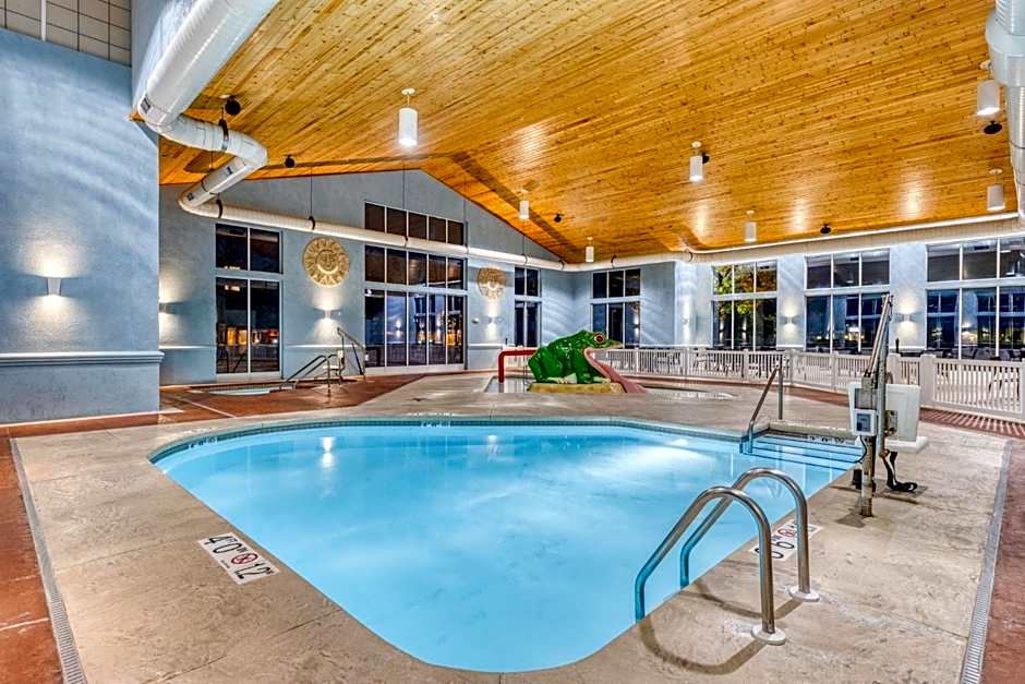 Holiday Inn Express & Suites - Green Bay East By IHG