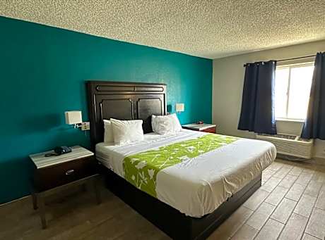 1 King Bed Nonsmoking Accessible