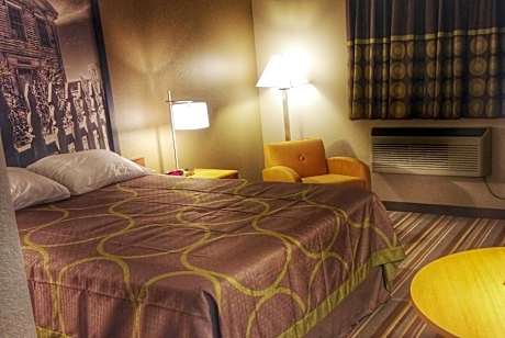 1 Queen Bed Non-Smoking