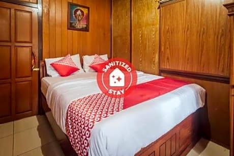 Vaccinated Staff - OYO 1300 Crecia Guest House