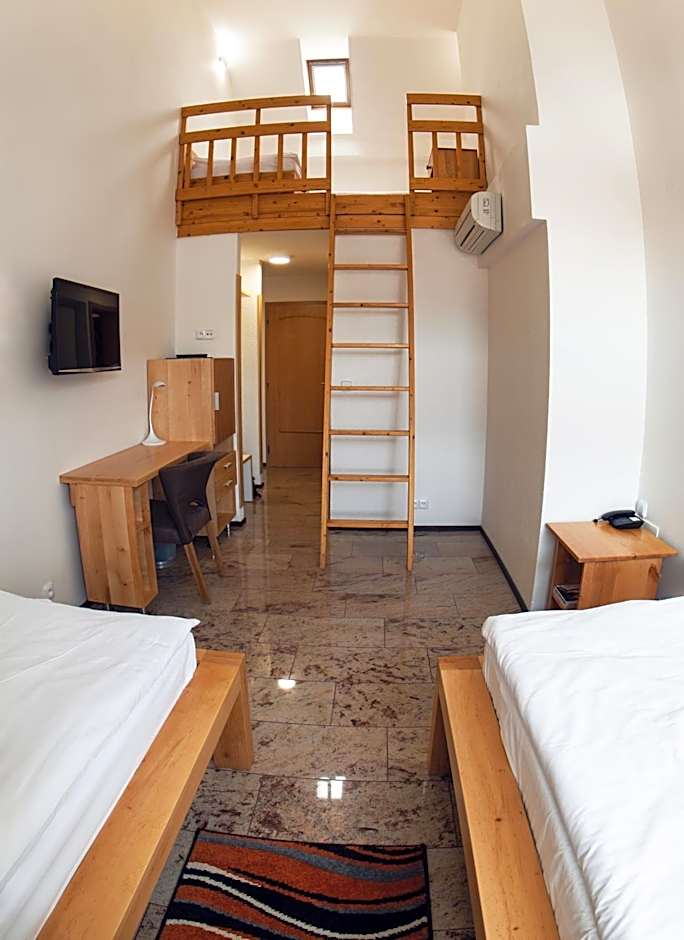 Hotel Sluneční dvůr