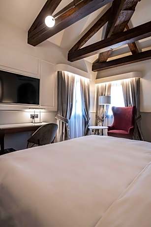 Junior Suite with Canal View