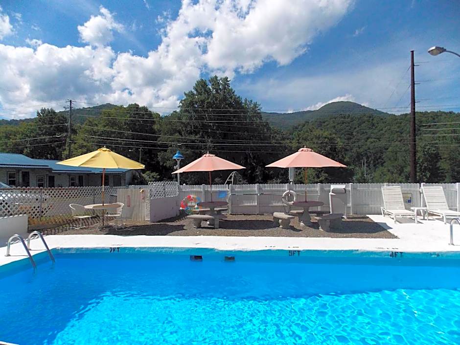 Clarketon Motel - Maggie Valley