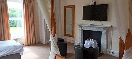 Family Room with Bathroom (4 Adults)