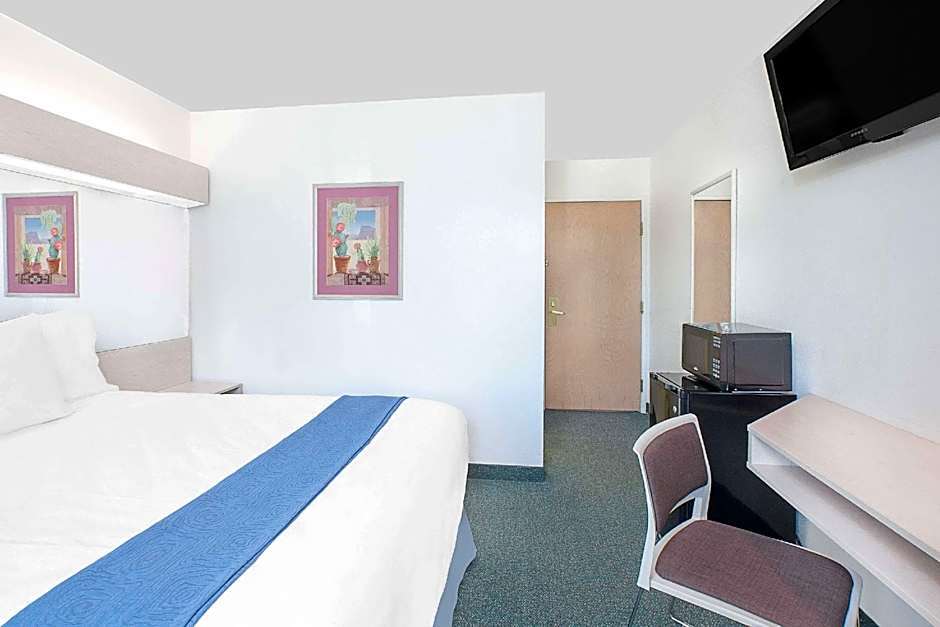 Microtel Inn & Suites by Wyndham Broken Bow