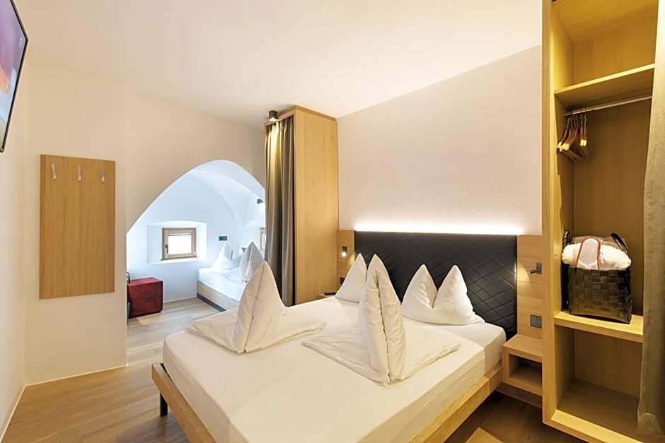 Photo 1 of 3 of Triple Room