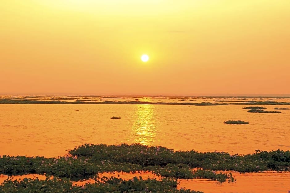 Saro Lake County Hotel