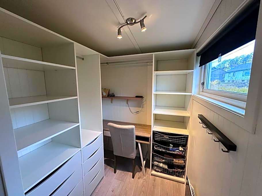 Landlig enebolig med utsikt