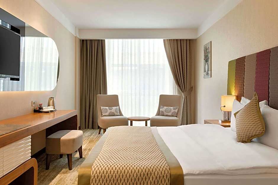 Photo 1 of 4 of 1 Queen Bed