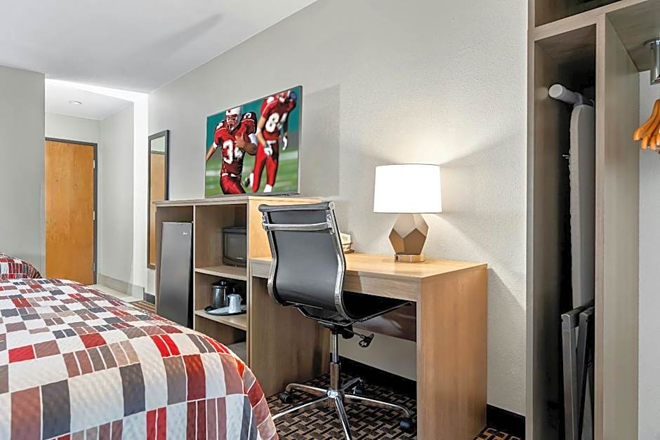 Red Roof Inn & Suites Tomah