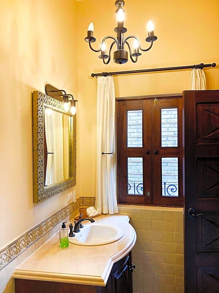 Exclusive Luxury Guest Center House