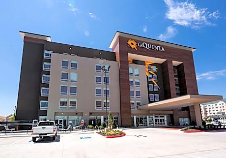 La Quinta Inn & Suites by Wyndham Oklahoma City Airport