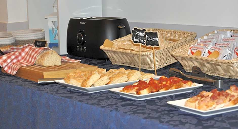 Hotel Susy - Bakery & Gluten Free Home Made - direttamente su viale Dante a due passi dal mare