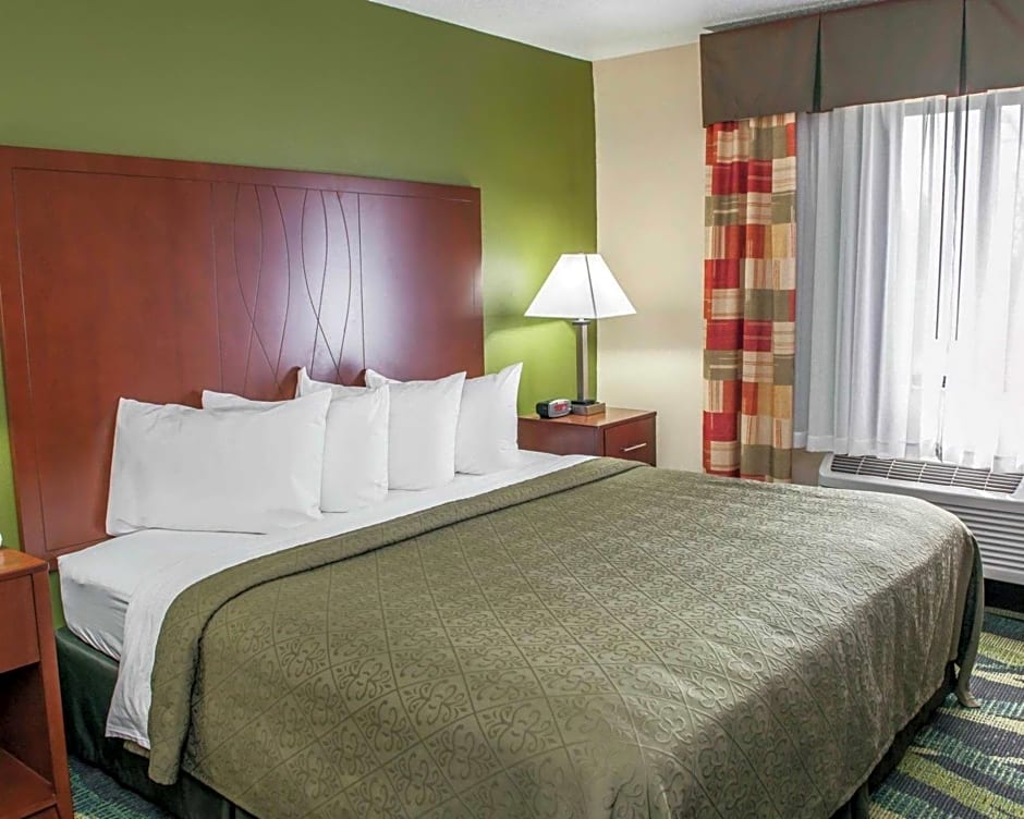 Quality Inn & Suites South Bend Airport