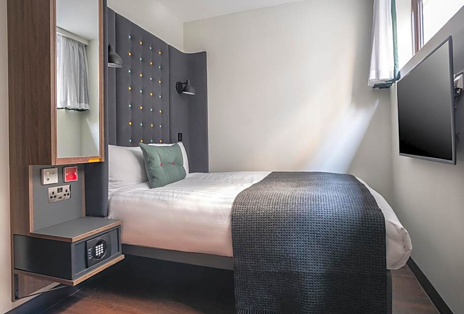 Tune Hotel - London, Liverpool Street