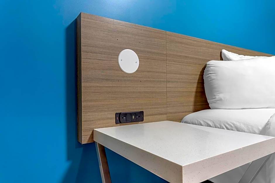 Red Roof PLUS Brooklyn - Flatbush Ave