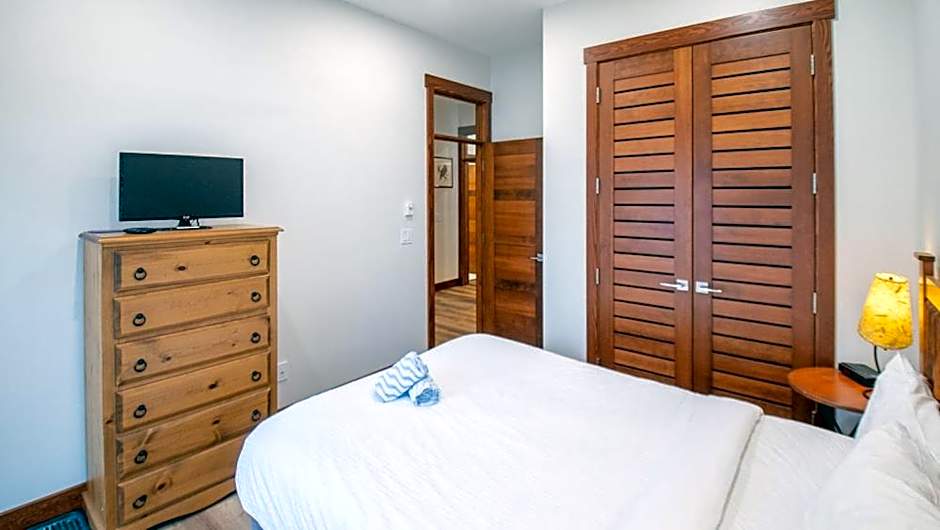 Snow Creek Lodge by Fernie Lodging Co