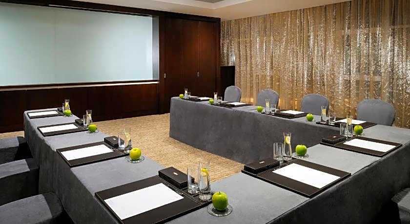 Movenpick Hotel Jumeirah Lakes Towers