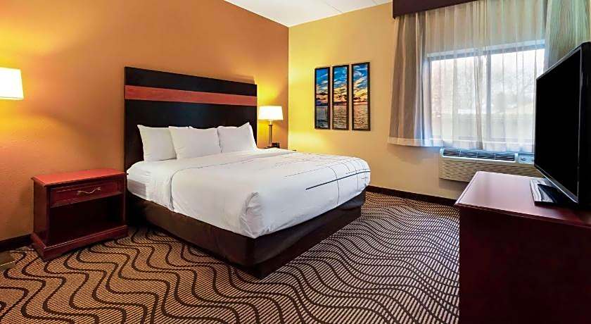 La Quinta Inn & Suites by Wyndham Sandusky