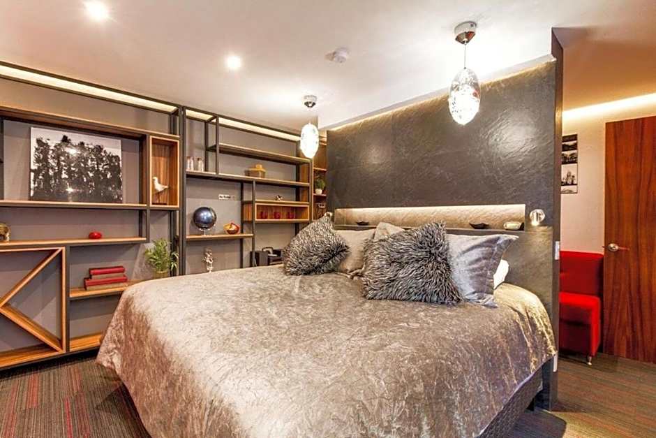 Ro Prime. Stylish & Comfortable With Jacuzzi & A/C
