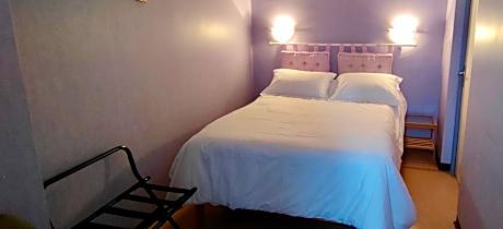 Standard Single Room with Shared Bathroom