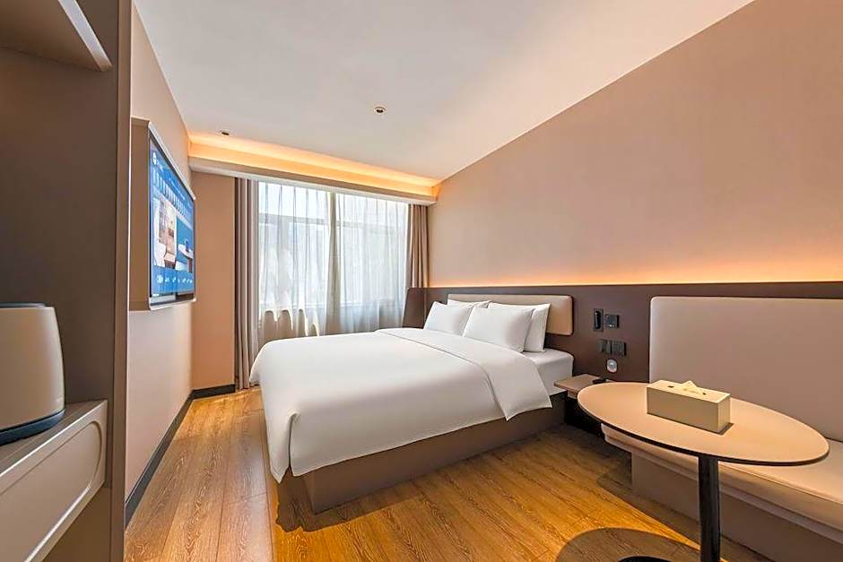 Photo 1 of 7 of Superior 1 Queen Bed