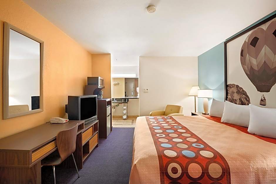 Super 8 by Wyndham Indio