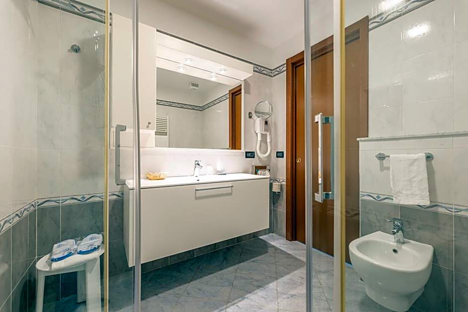 Hotel Bellevue Et Mediterranée