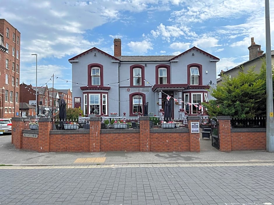 Southport Metro Hotel