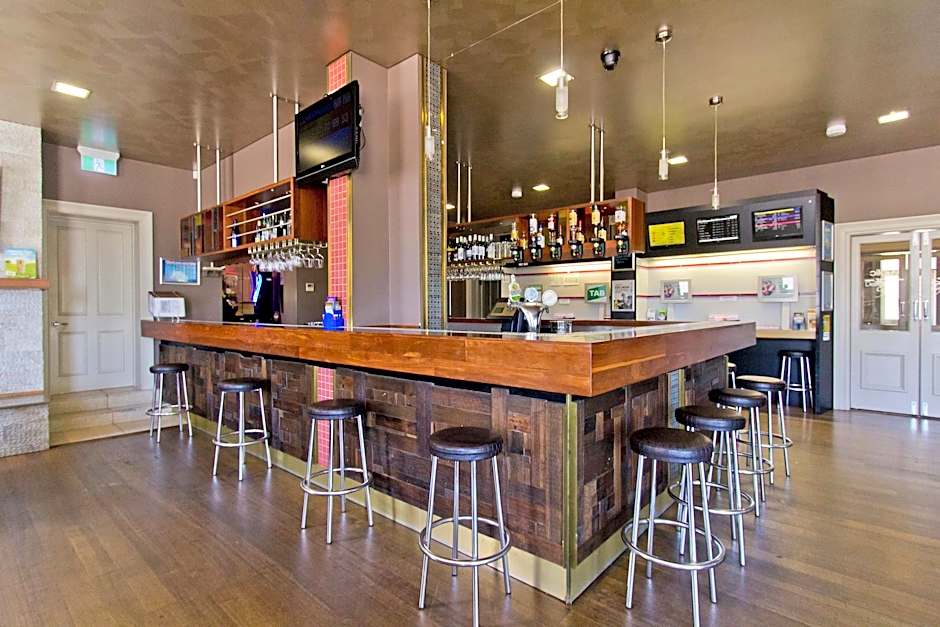 Deloraine Hotel