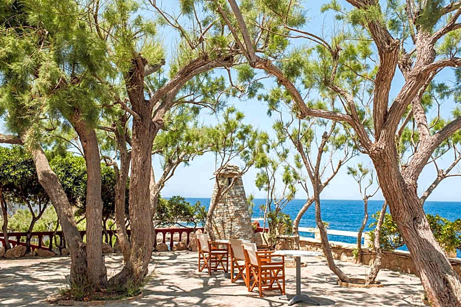 Cavos Bay Hotel & Studios