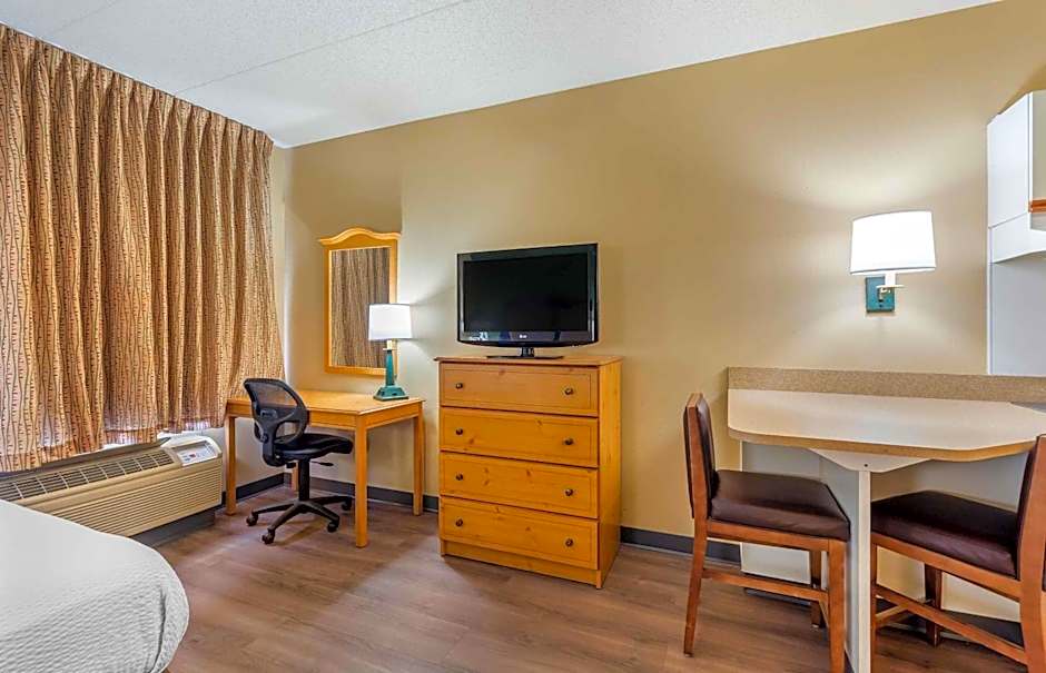 Extended Stay America Select Suites - Chicago - Lombard - Oakbrook