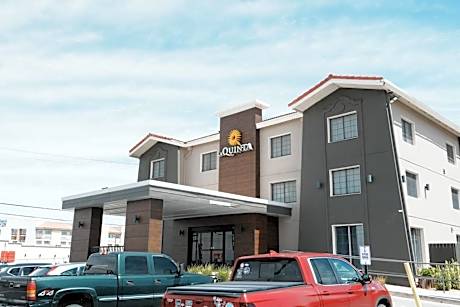 La Quinta Inn & Suites by Wyndham Albuquerque Airport