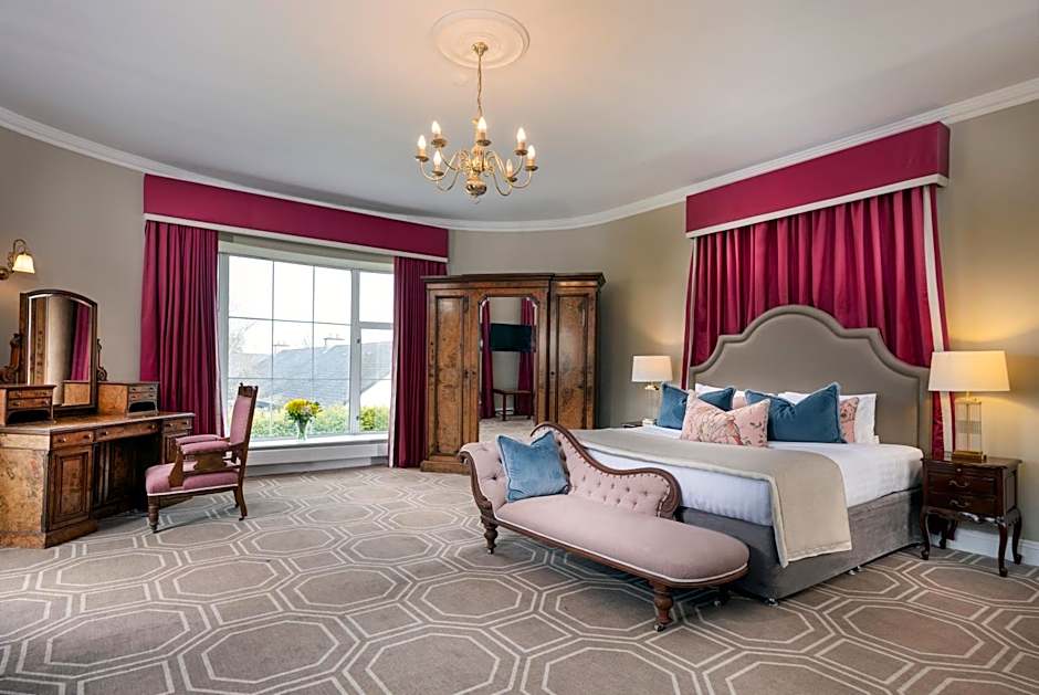 Castle Oaks House Hotel