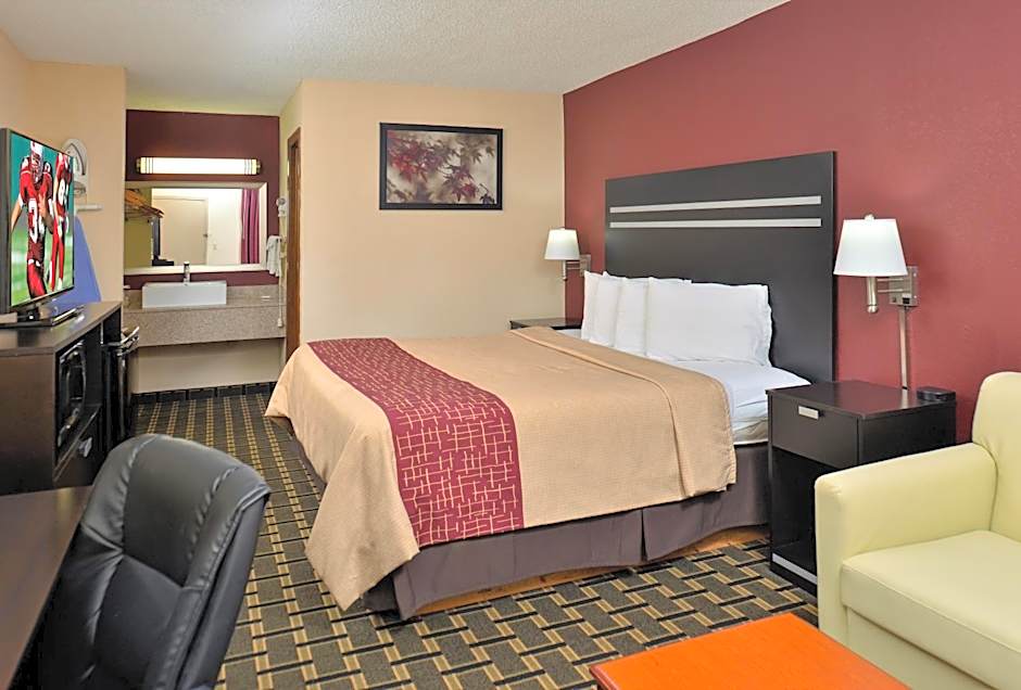 Red Roof Inn Cartersville-Emerson/LakePoint North.