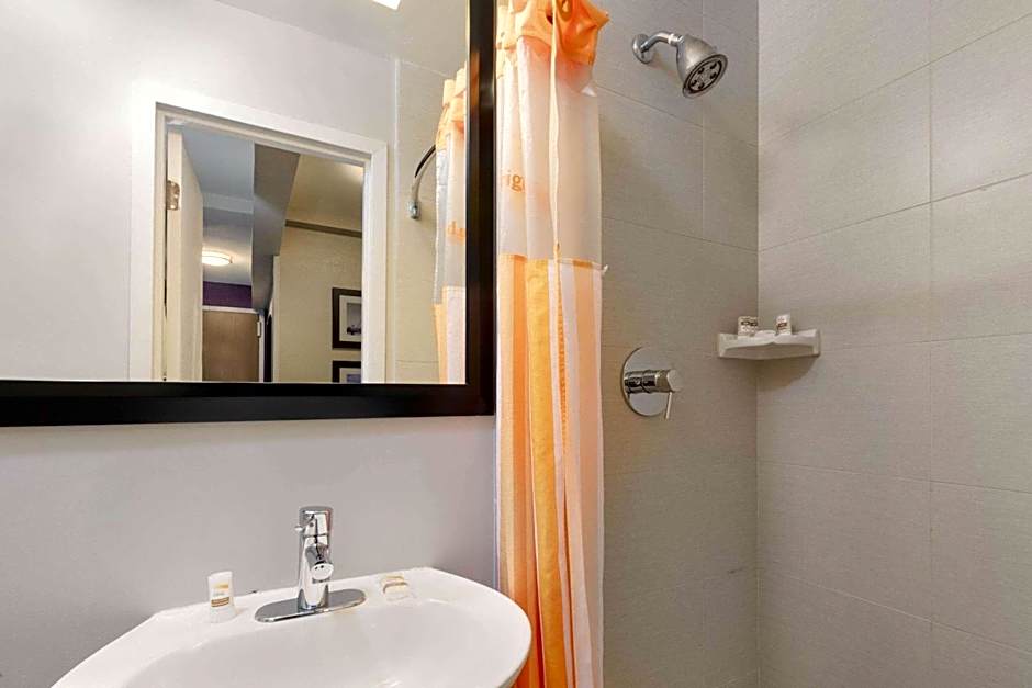 La Quinta Inn & Suites by Wyndham New York City Central Park