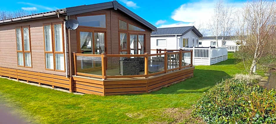 Couples Break Bluebell Luxury Lodge Skegness at Southview with pond view