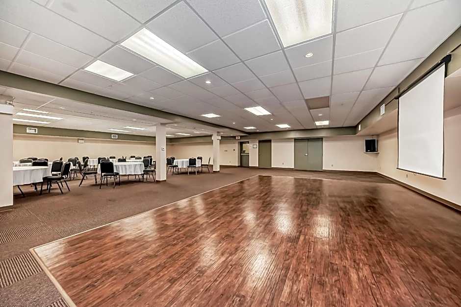 Grande Cache Inn & Suites