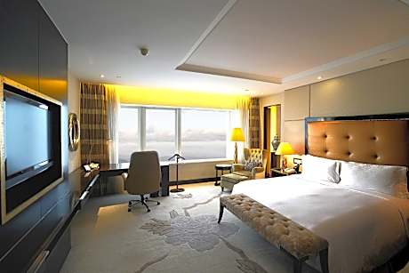 1 King Premium Sea View Club Lounge Access Smoking