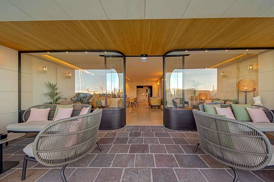 Land's End, Boutique Hotel