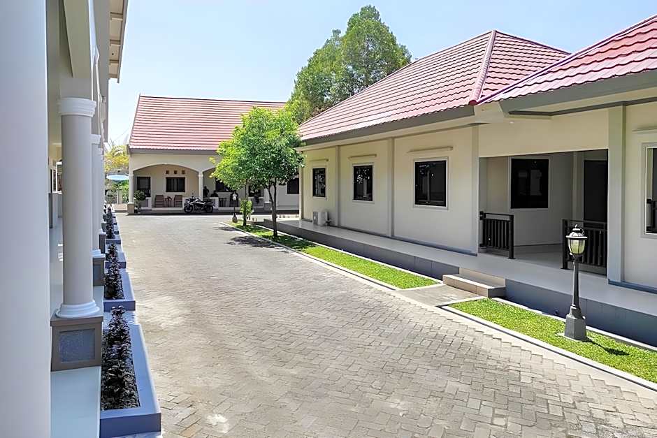 OYO 93051 Wisma Syariah Buloe Near Lapangan Abubakar Lambogo Batili Enrekang