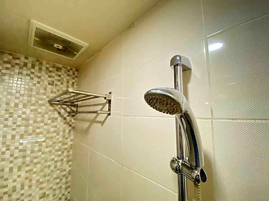 Penginapan Star Ambon Mitra RedDoorz