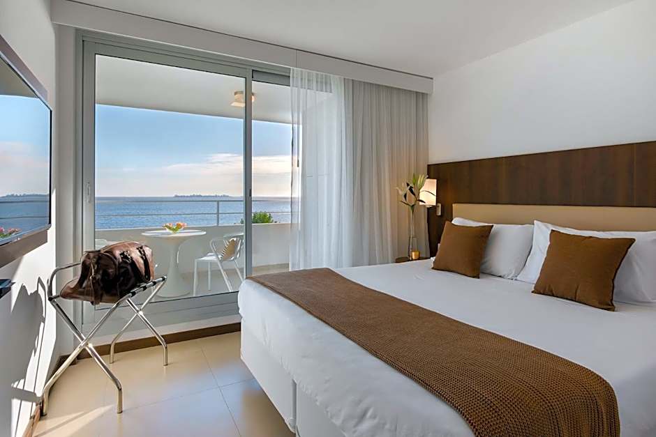 Photo 1 of 4 of Classic 1 King Bed or 2 Beds, River View