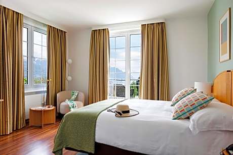 Horizon Lake View Room