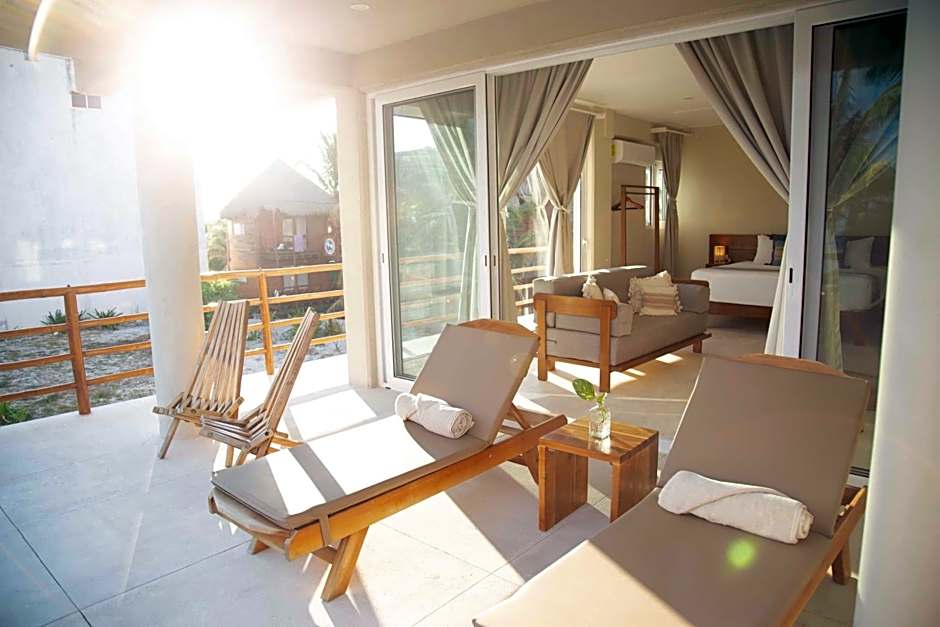 Noah Beach Hotel & Suites