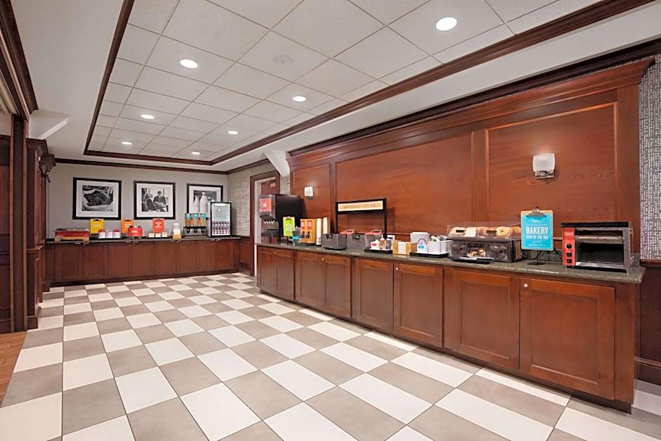 Hampton Inn By Hilton Long Island - Brookhaven