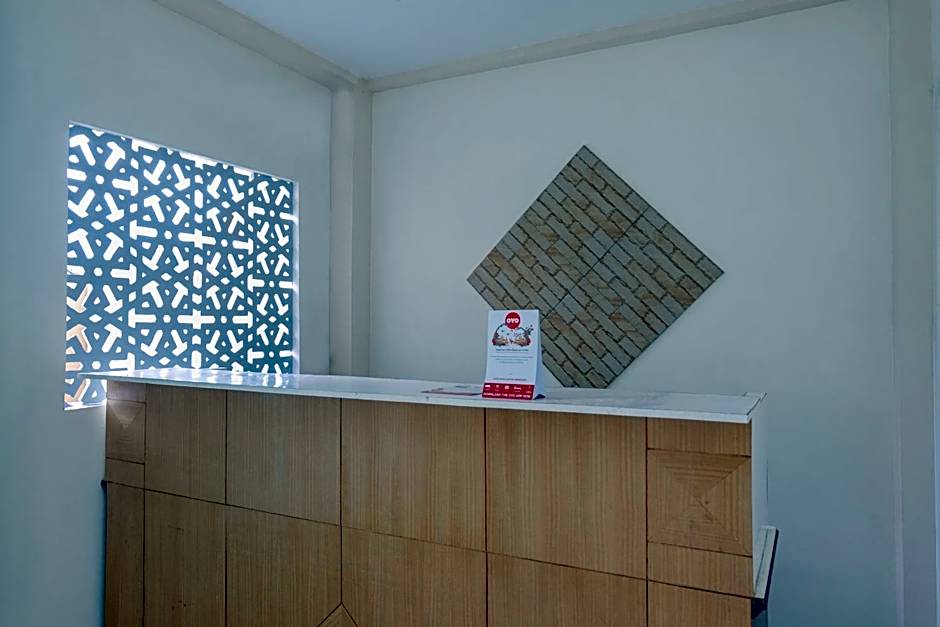 OYO Flagship 1603 Antosa Family Residence Silver Key