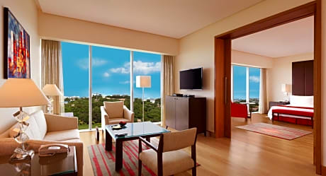 Trident Club Suite with two way airport transfers & club Lounge access